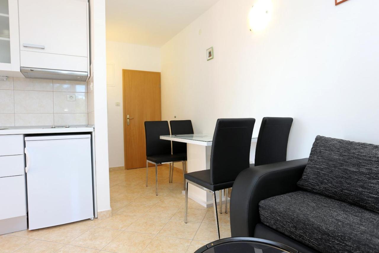 Apartments And Rooms With Parking Space Rogoznica - 10339 Exterior photo