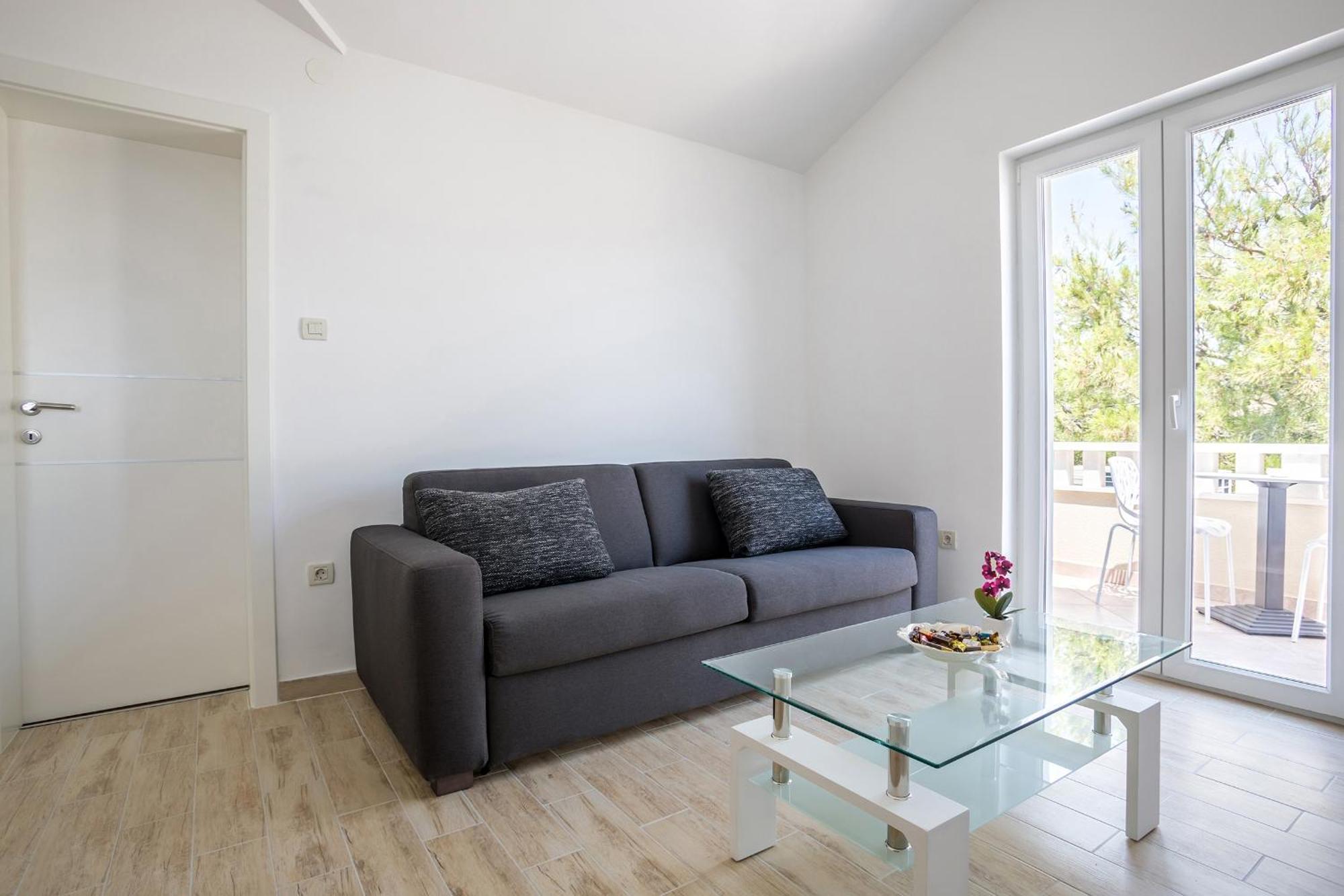 Apartments And Rooms With Parking Space Rogoznica - 10339 Room photo
