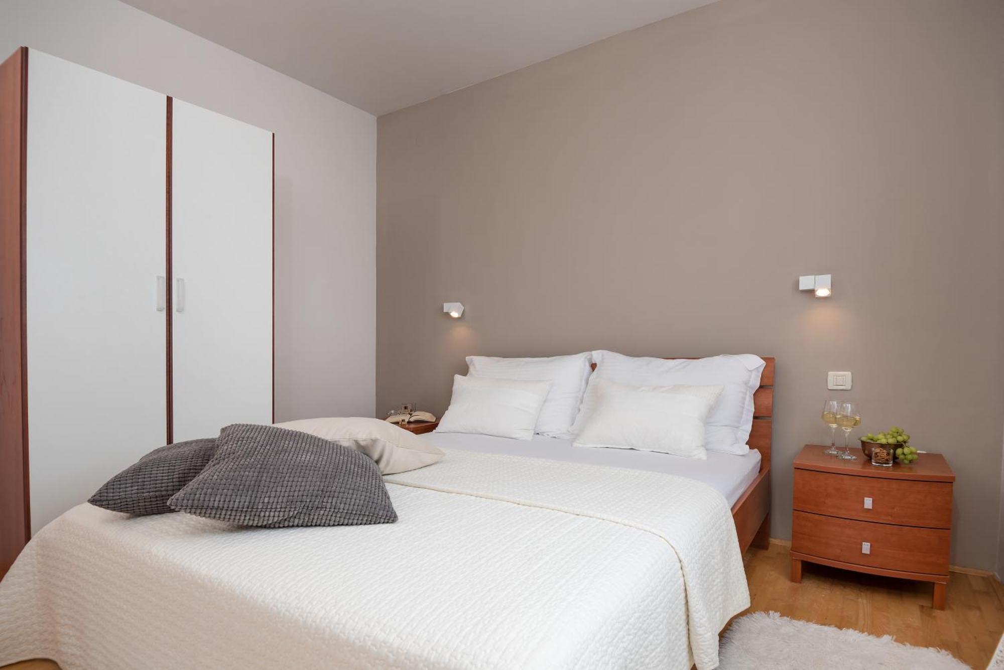 Apartments And Rooms With Parking Space Rogoznica - 10339 Room photo